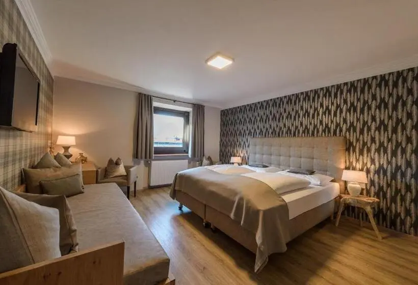 Standard Kolmen Hengen Huone, Gasthof Hotel Hauslwirt
