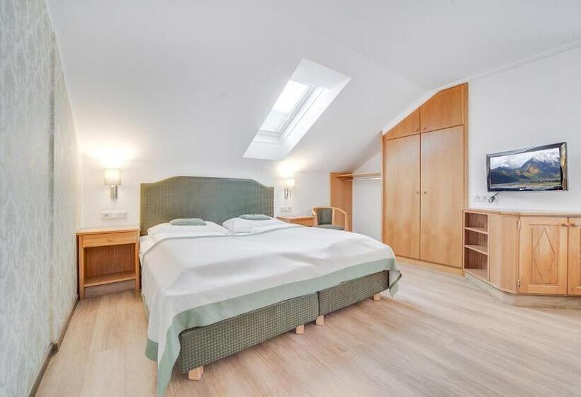 غرفة قياسية ثلاثية, Gasthof Hotel Hauslwirt