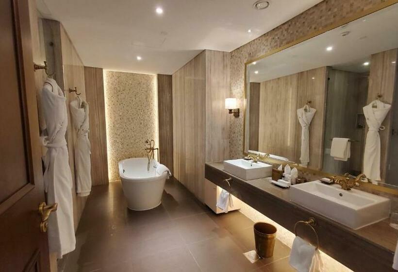 سوییت جونیور, Al Habtoor Polo Resort