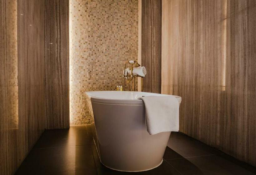 سوییت جونیور, Al Habtoor Polo Resort