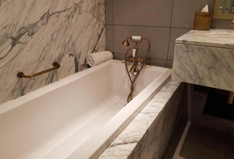 اتاق لوکس با چشمانداز, Al Habtoor Polo Resort