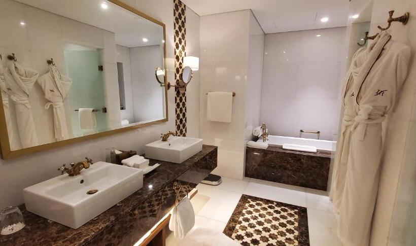 سوییت اجرایی, Al Habtoor Polo Resort