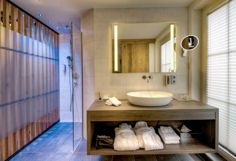 클래식 룸, Brigitte