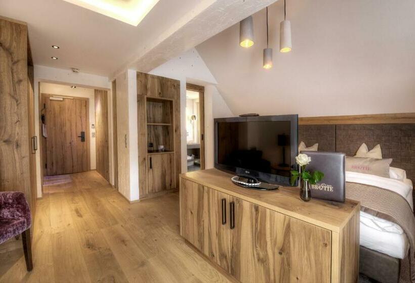 클래식 룸, Brigitte