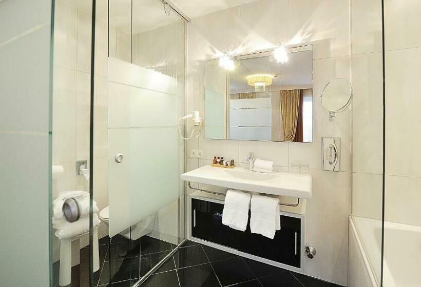 클래식 룸, Brigitte