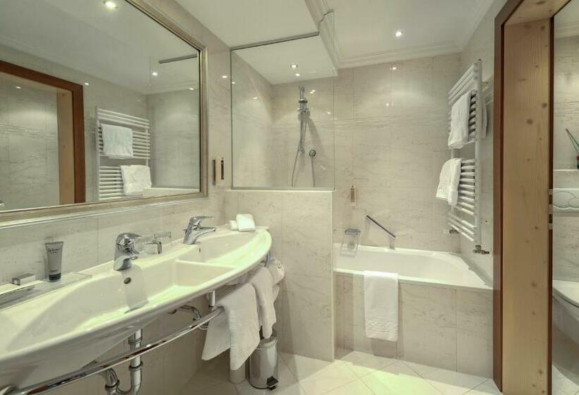 수피리어 룸, Brigitte