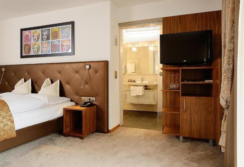 수피리어 룸, Brigitte