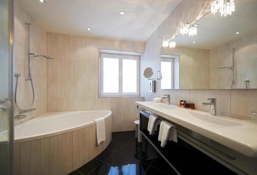 수피리어 룸, Brigitte