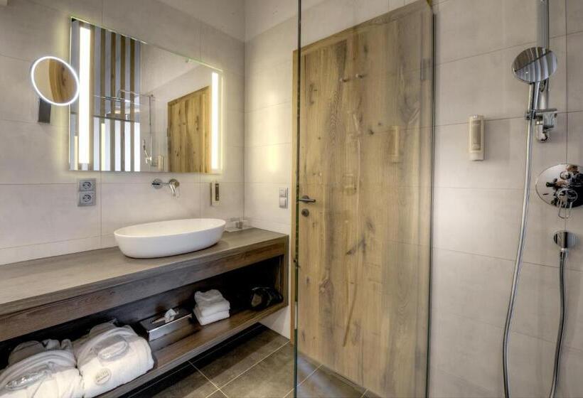 수피리어 룸, Brigitte