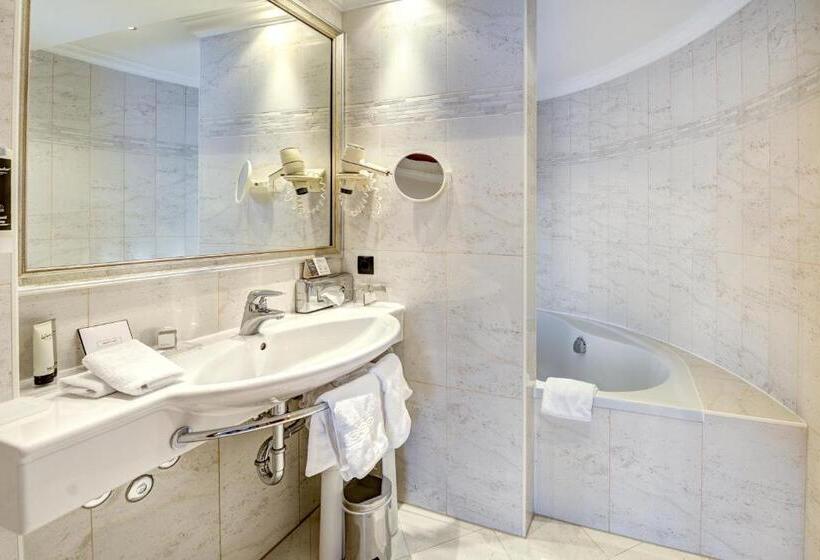 수피리어 룸, Brigitte