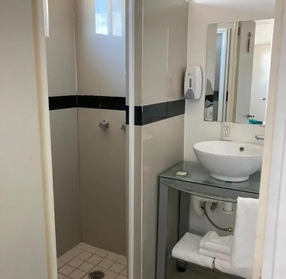 سوئیت 2 خوابه, Container Inn Hotel Aeropuerto