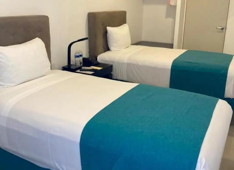 سوئیت 2 خوابه, Container Inn Hotel Aeropuerto