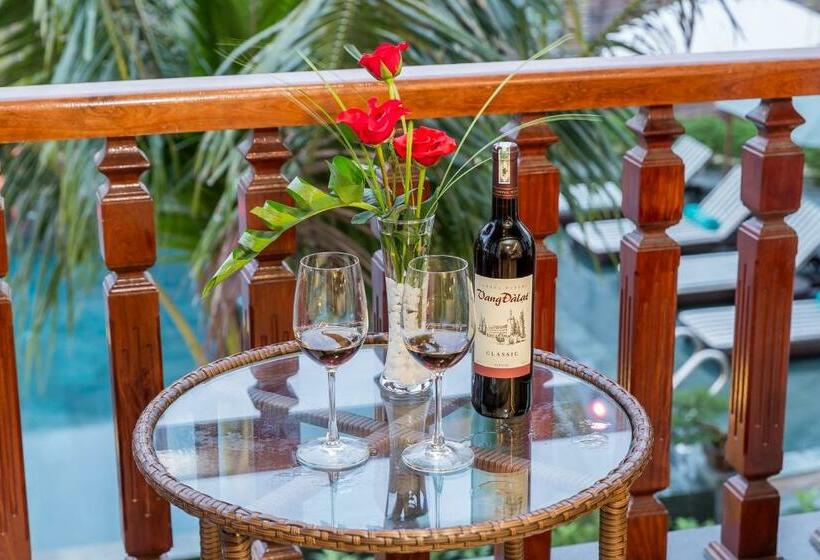 اتاق لوکس با چشمانداز استخر, Hoi An Emotion Boutique Villa