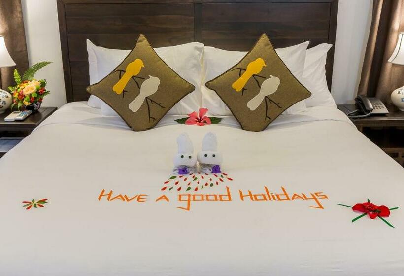 اتاق لوکس با چشمانداز استخر, Hoi An Emotion Boutique Villa