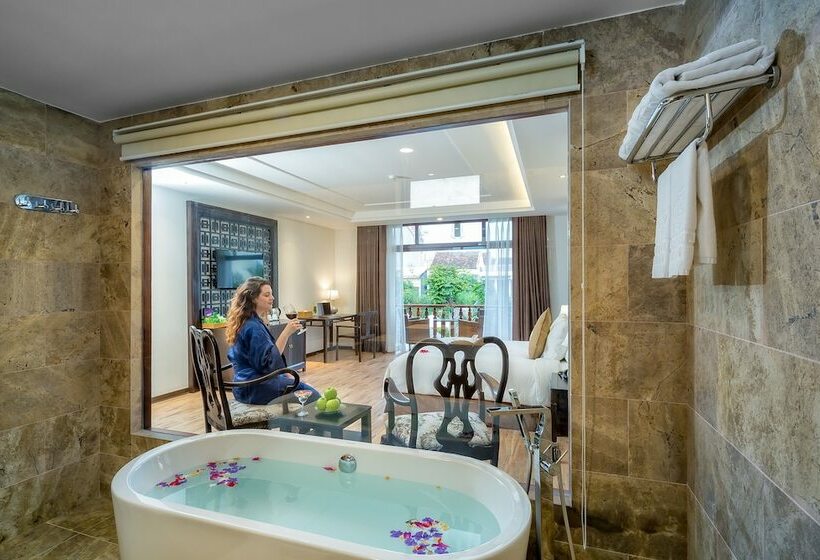 اتاق لوکس با چشمانداز استخر, Hoi An Emotion Boutique Villa