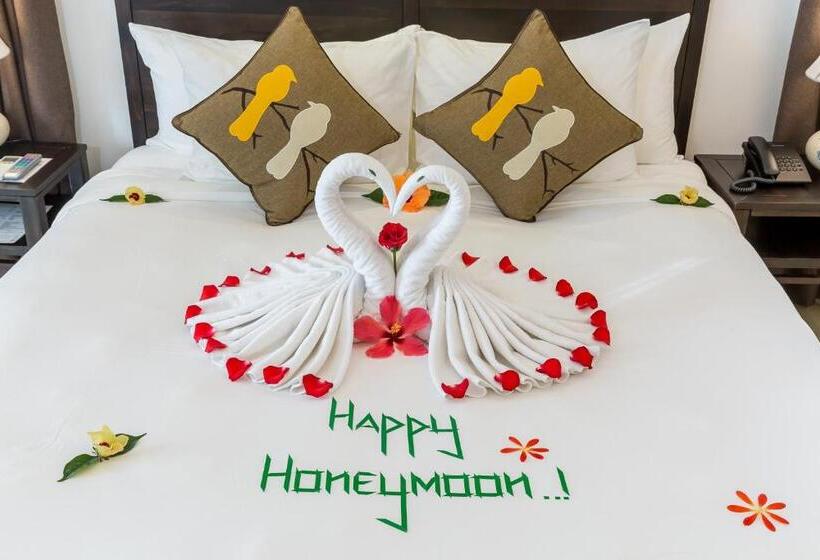 اتاق لوکس با چشمانداز استخر, Hoi An Emotion Boutique Villa