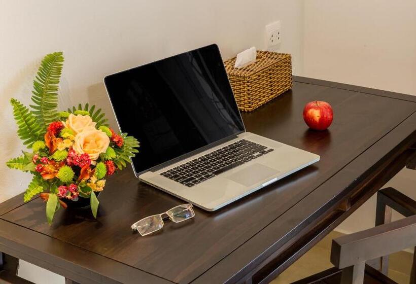 اتاق لوکس با چشمانداز استخر, Hoi An Emotion Boutique Villa