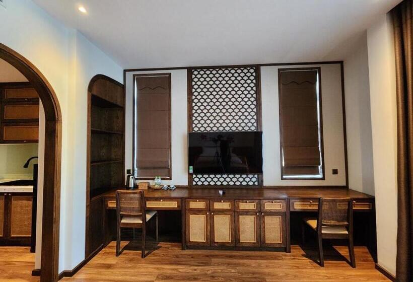 سوئیت با بالکن, Hoi An Emotion Boutique Villa