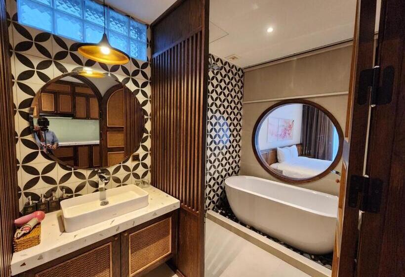 سوئیت با بالکن, Hoi An Emotion Boutique Villa