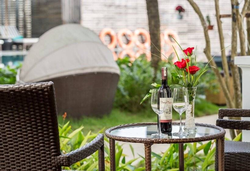 اتاق لوکس با چشمانداز استخر, Hoi An Emotion Boutique Villa