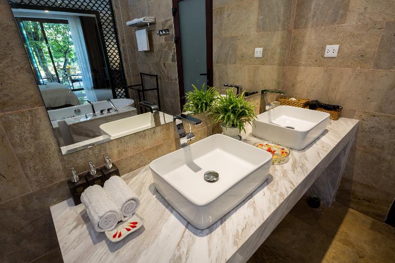 اتاق لوکس با چشمانداز استخر, Hoi An Emotion Boutique Villa