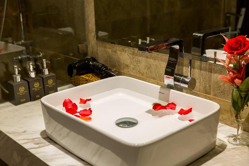 اتاق لوکس با چشمانداز استخر, Hoi An Emotion Boutique Villa