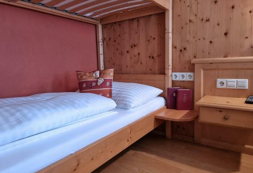 스탠다드 트리플 룸, Karnischer Hof