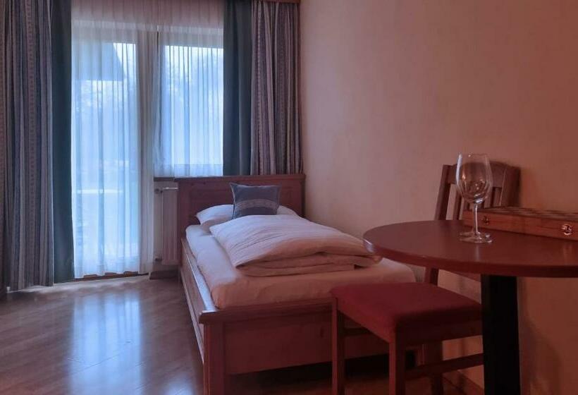 스탠다드 트리플 룸, Karnischer Hof