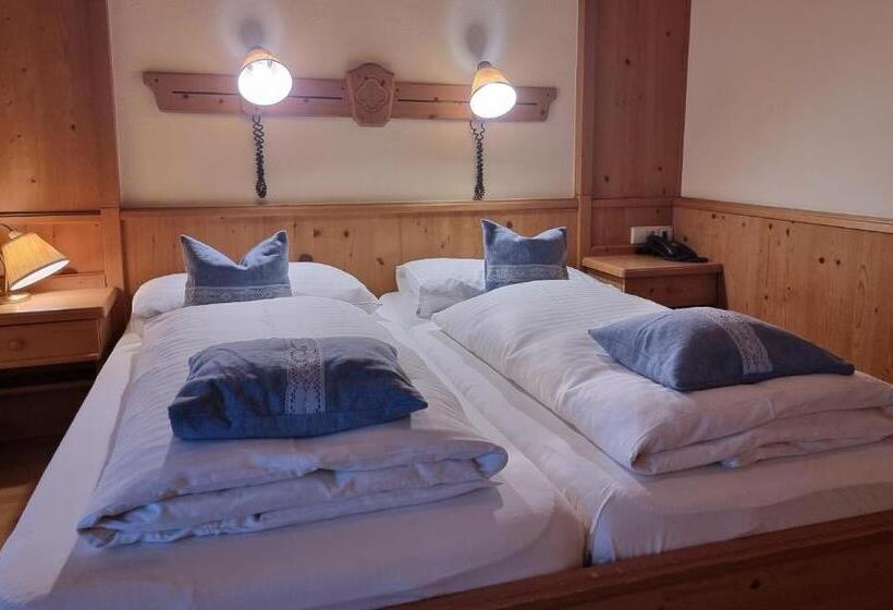 스탠다드 트리플 룸, Karnischer Hof