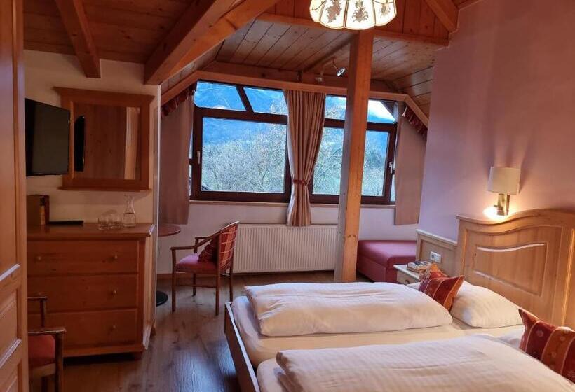 Номер Стандарт, Karnischer Hof