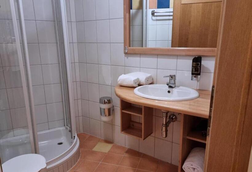 패밀리 룸, Karnischer Hof