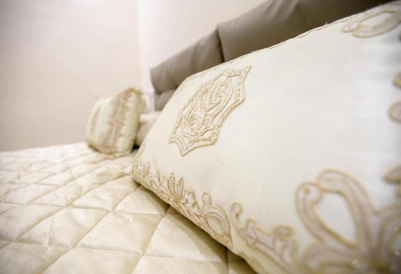 חדר סטנדרט לשלושה, La Fenice