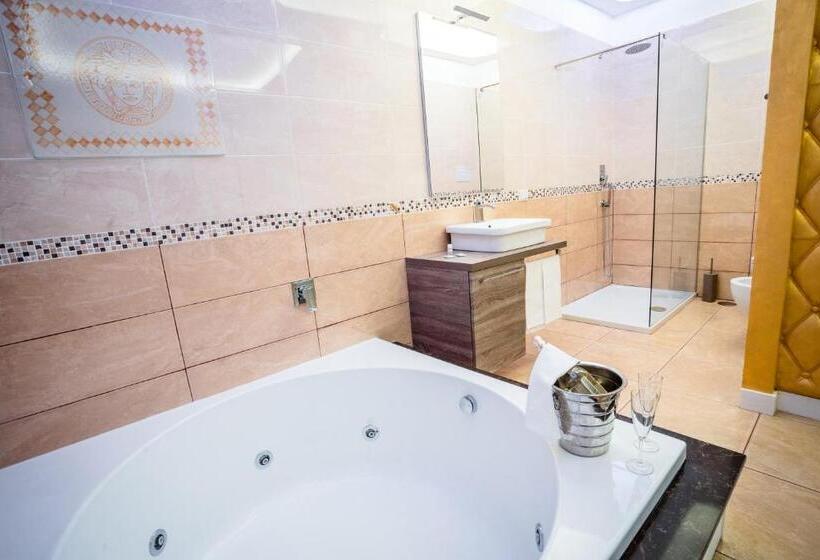 סוויטת ג'וניור, La Fenice