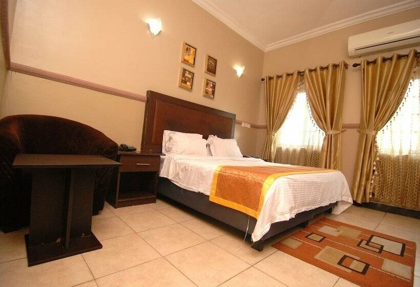 اتاق سوپریور, Trafford