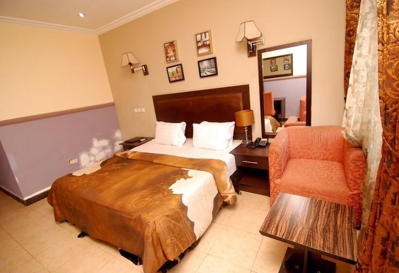 اتاق لوکس, Trafford