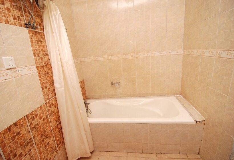 اتاق لوکس, Trafford