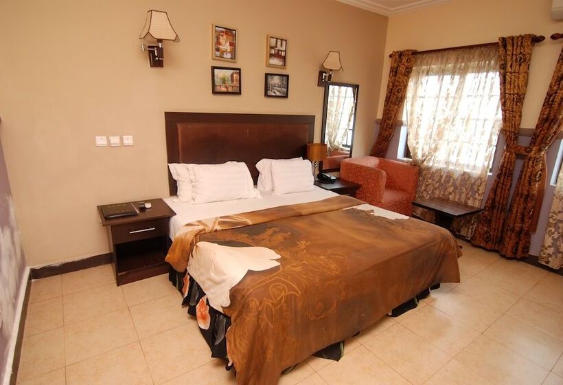 اتاق لوکس, Trafford