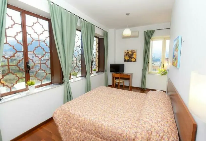 اتاق اکونومی, Villa Crawford