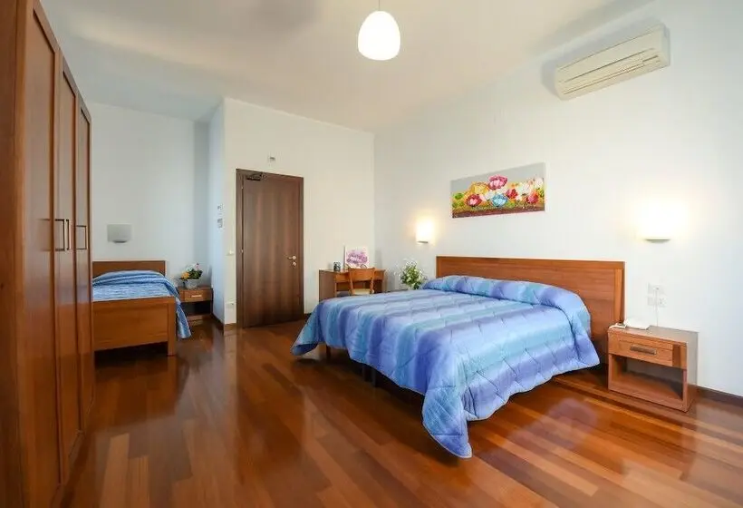 اتاق استاندارد سه نفره, Villa Crawford