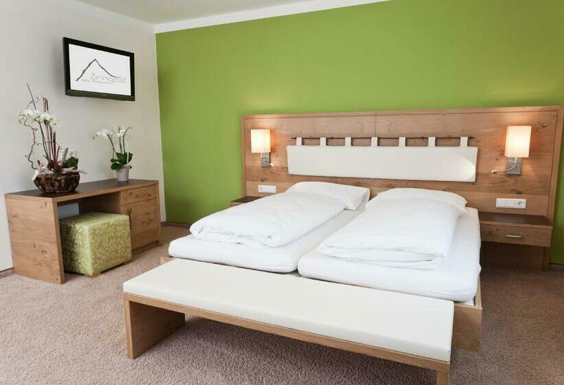 Deluxe Room Mountain View, Zirngast