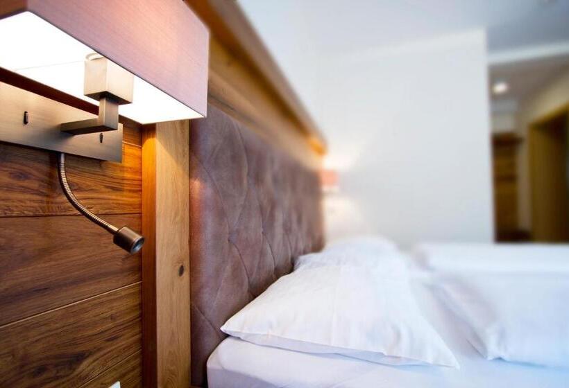 Comfort room with balcony, Zirngast