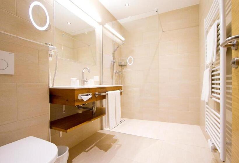 اتاق سوپریور, Zirngast