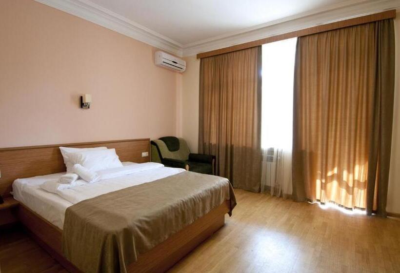 اتاق لوکس با بالکن, Albert House Hotel And Tours