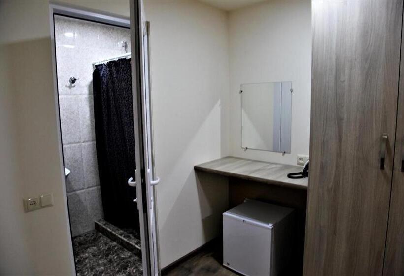 اتاق راحتی سه تخته, Albert House Hotel And Tours