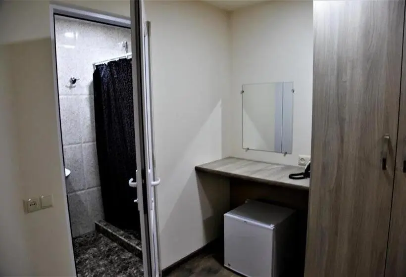 اتاق راحتی سه تخته, Albert House Hotel And Tours