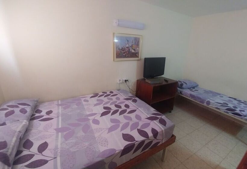 Standard 3 Pers. Værelse, Arava Hostel