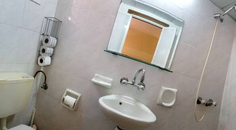 Standard 4 Pers. Værelse, Arava Hostel