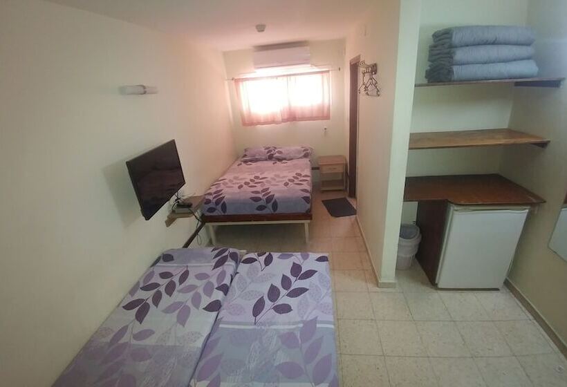 Standard 4 Pers. Værelse, Arava Hostel