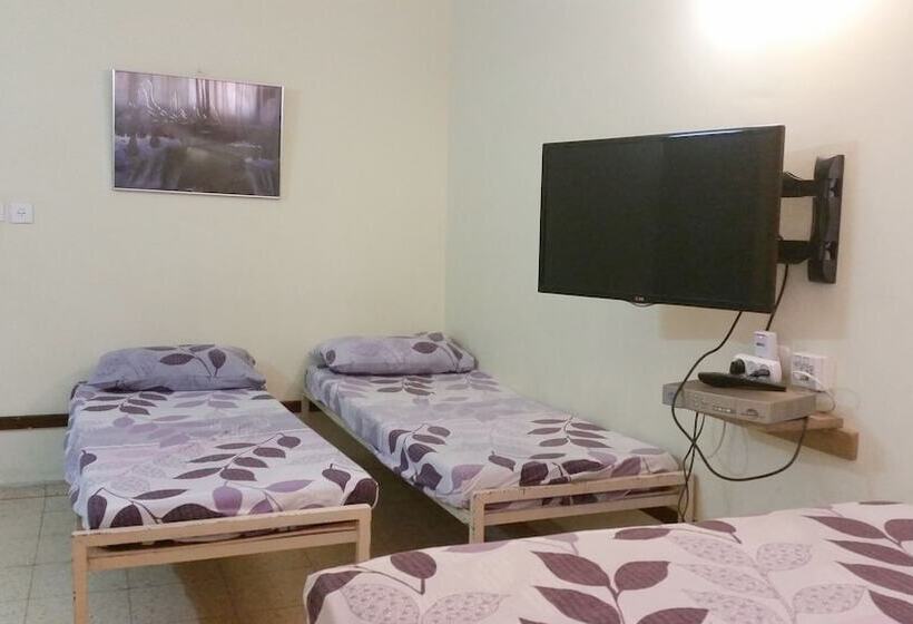 Standard 4 Pers. Værelse, Arava Hostel