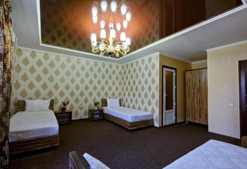 اتاق استاندارد سه نفره, Kausar